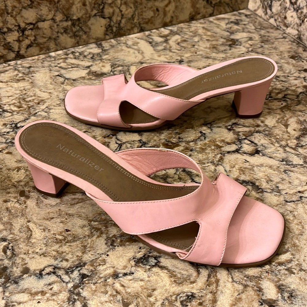 Naturalized light pink  heel, open toe size 7.5